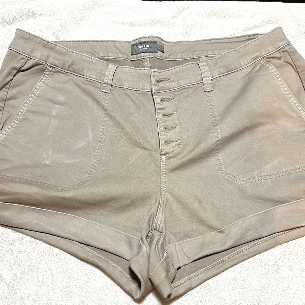 COPY - Stone color Torrid size 22 button fly 3” inseam shorts.